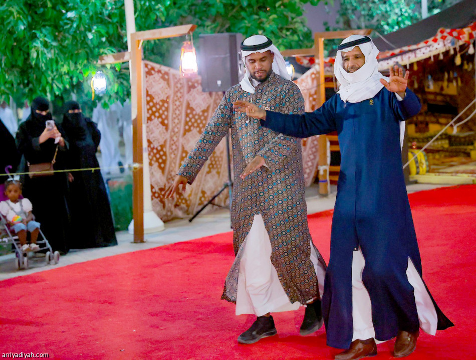 «قلطة الخميس»..
6 شعراء ومنشد