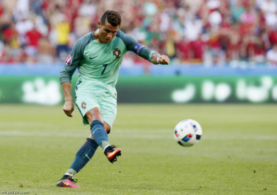 يورو 2016: رونالدو أول لاعب في التاريخ يسجل في 4 نهائيات