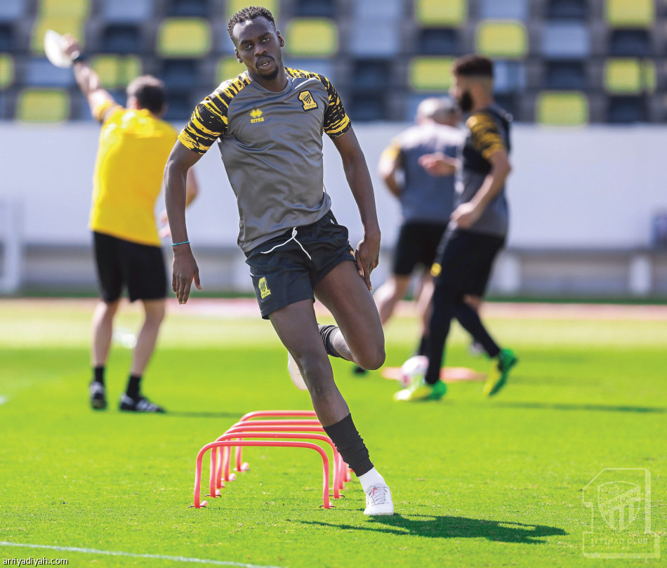اليوم.. صراع جديد
بين الاتحاد والنصر