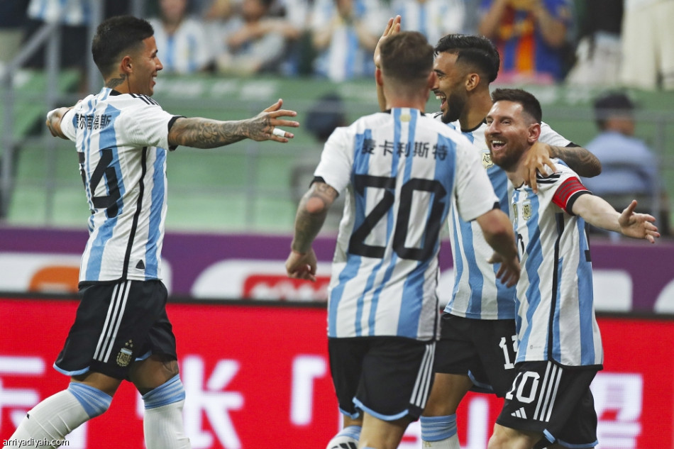 ما سر كتابة أسماء لاعبي الأرجنتين بالصينية أمام استراليا؟