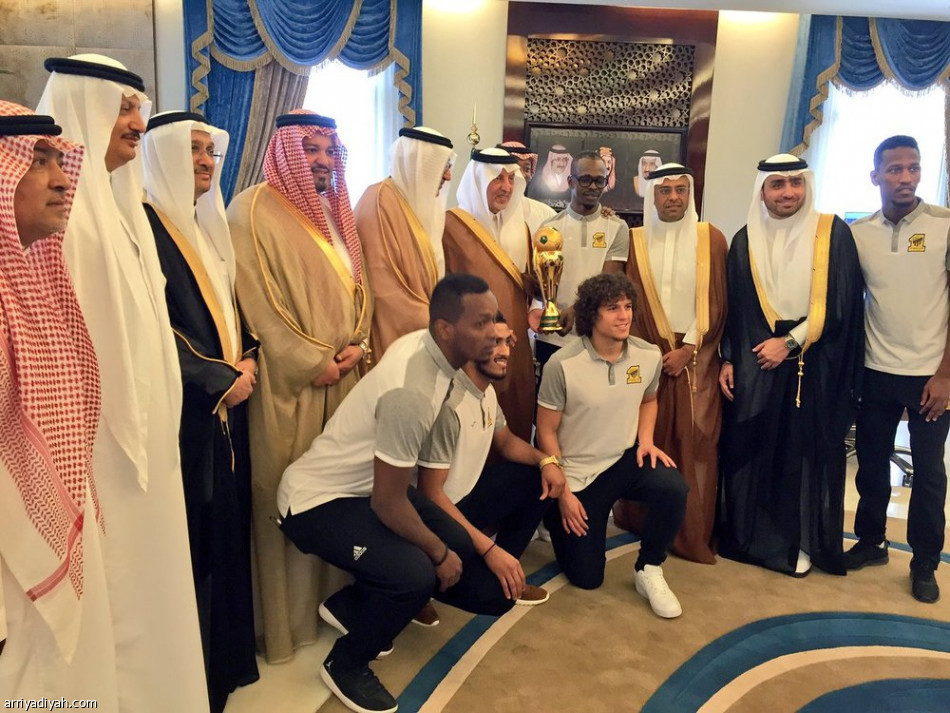 أمير مكة يستقبل أبطال كأس ولي العهد