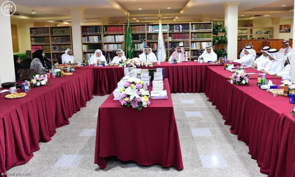 وزير الثقافة والإعلام يلتقي بالأدباء والمثقفين في جدة