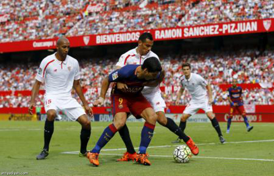 برشلونة يسقط أمام أشبيلية بثنائية في الدوري الأسباني