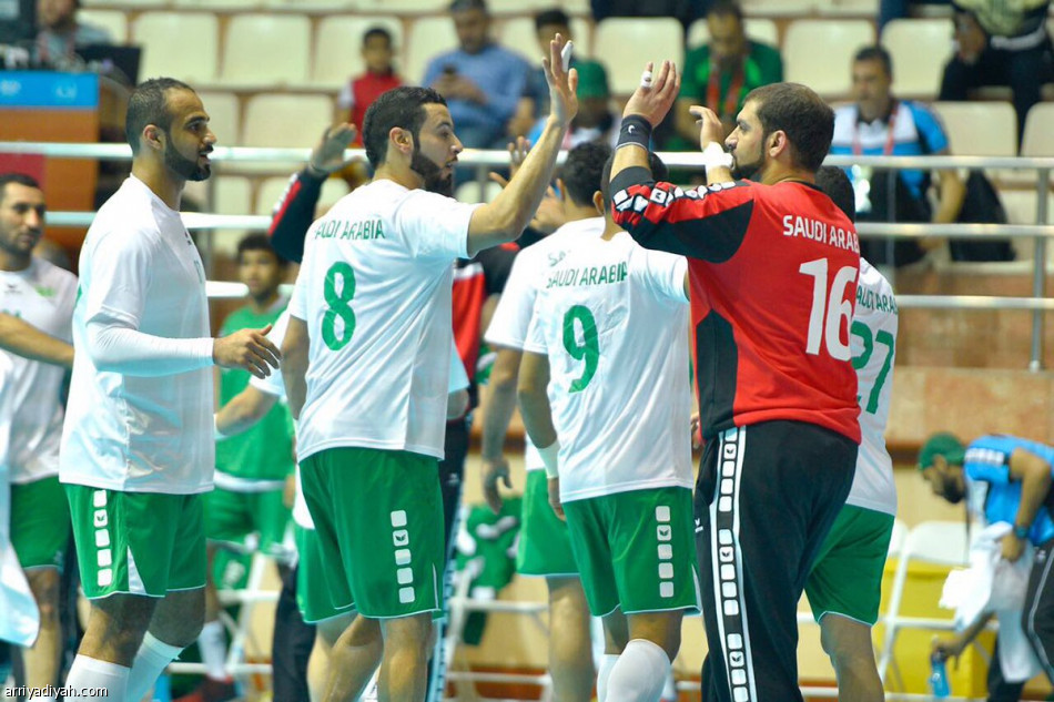 الأخضر يكسب الجزائر في افتتاح منافسات كرة اليد