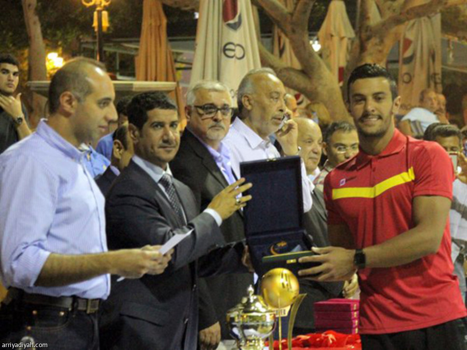 القادسية يتوج بكأس البطولة العربية لكرة الماء