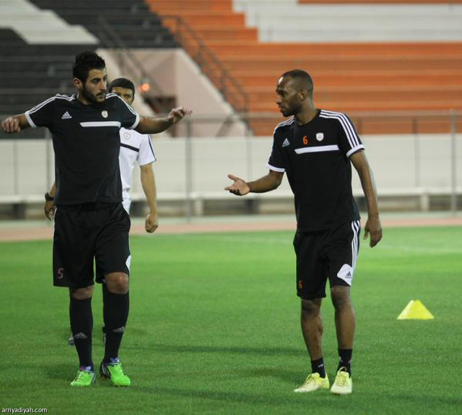 الشباب يهدد النصر بـ(معاذ)