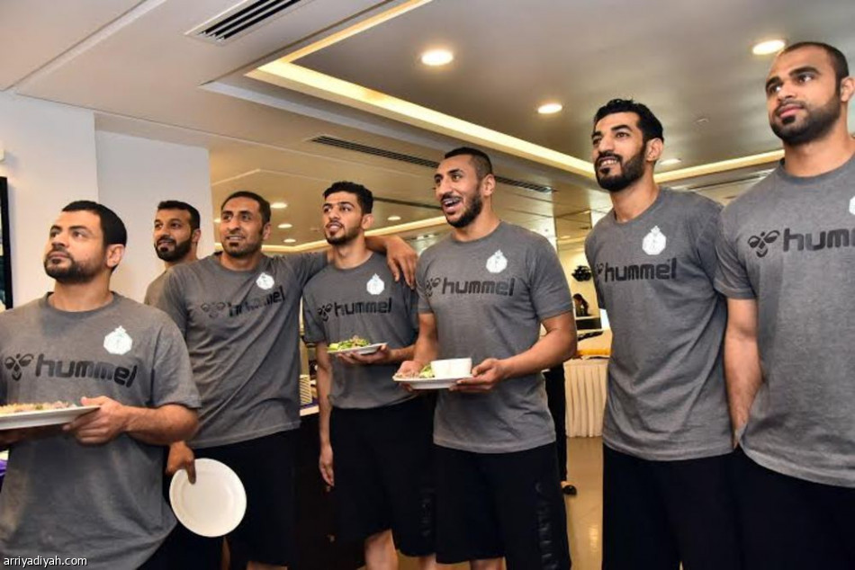 قبل نهائي كاس الأبطال : المواقف تجبر الجماهير على سيارات الأجرة