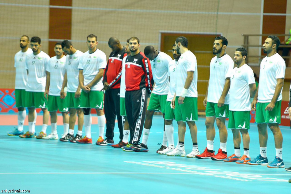 الأخضر يكسب الجزائر في افتتاح منافسات كرة اليد