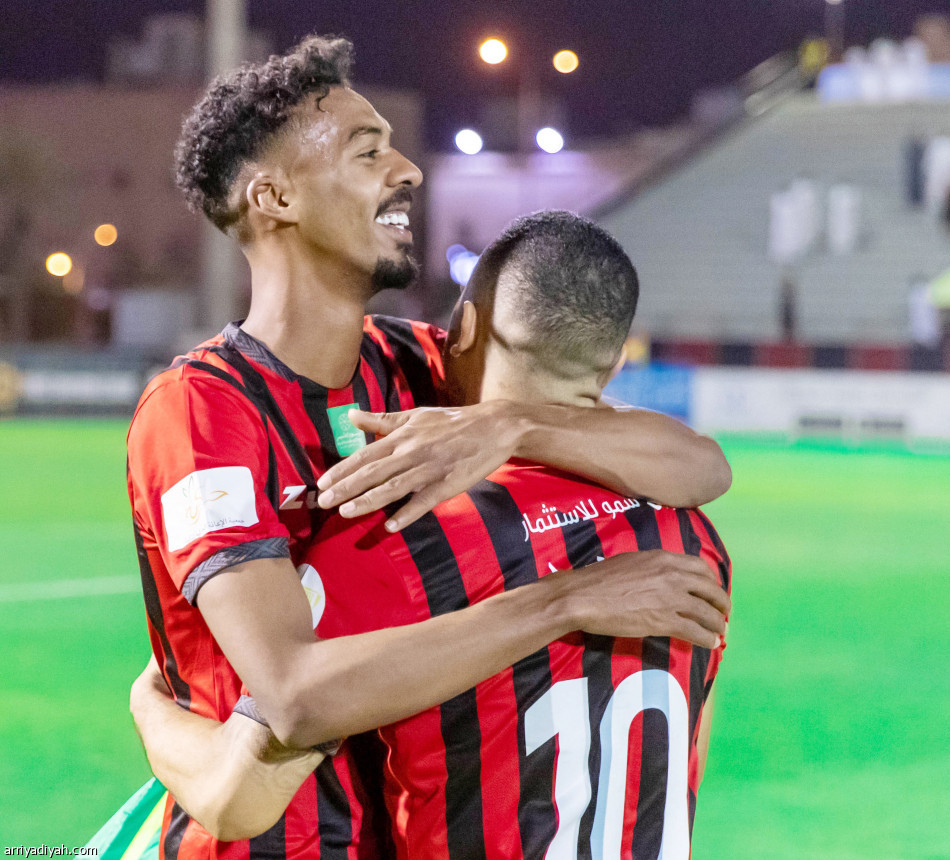 بعد 18 عاما..
«مدرسة الوسطى» بين الكبار