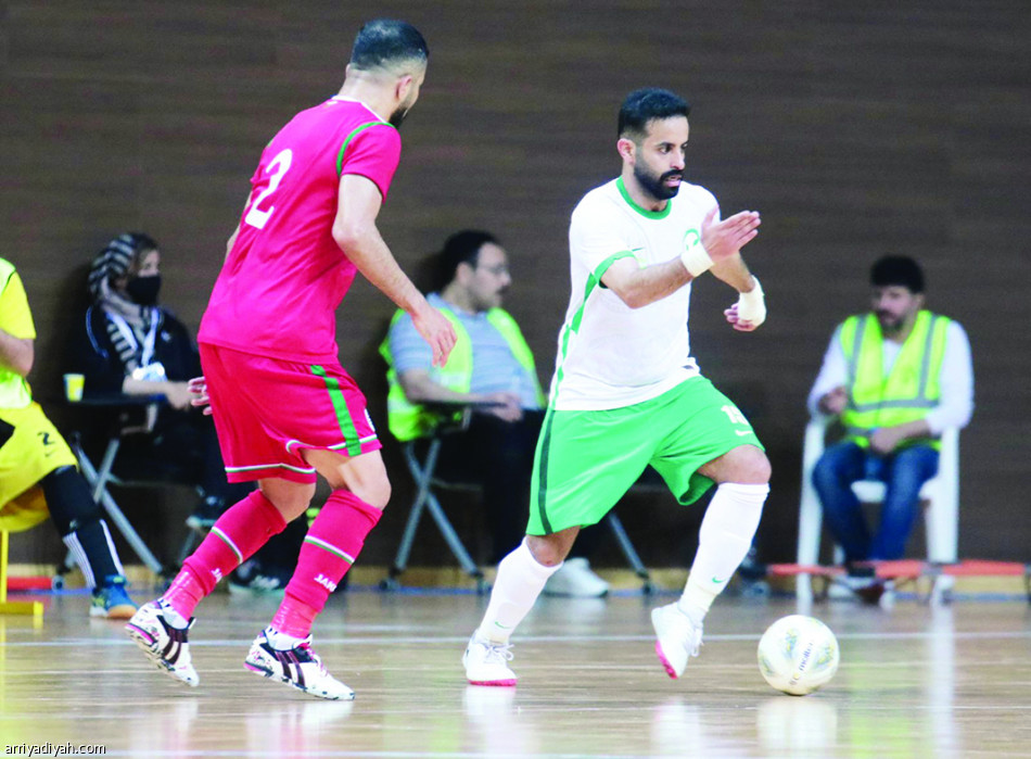 الصالات
يواجه لبنان بفرصتين