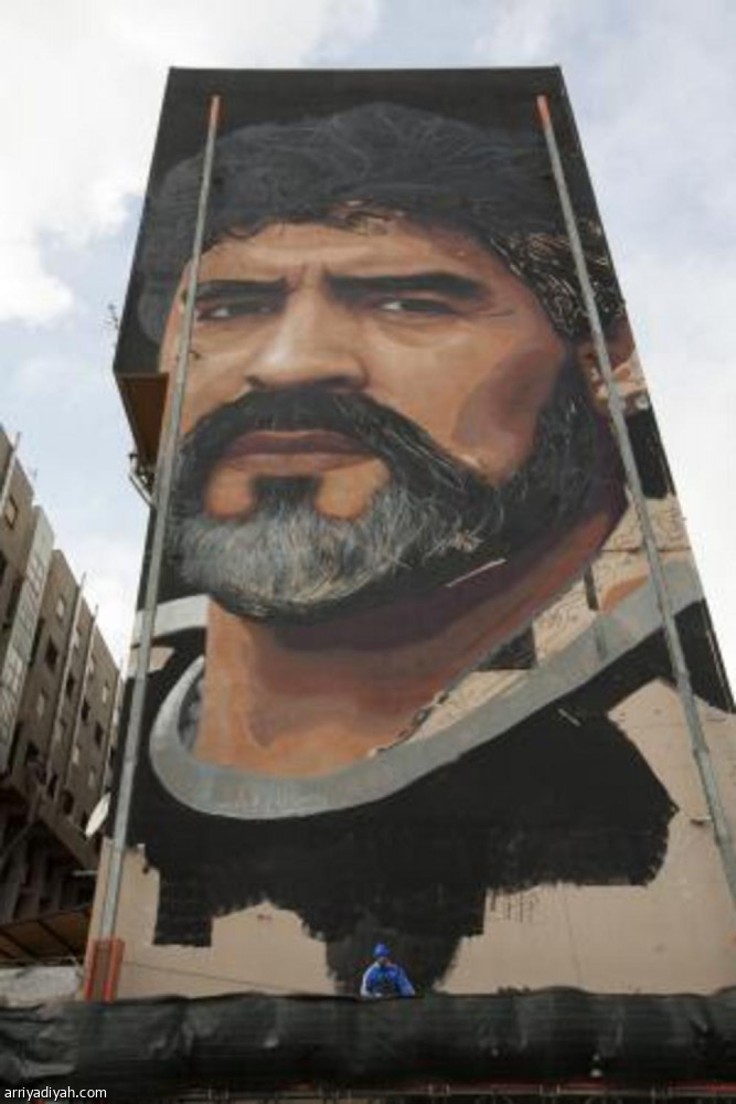 جدارية ضخمة لمارادونا في نابولي احياء لذكرى لقب الدوري الإيطالي